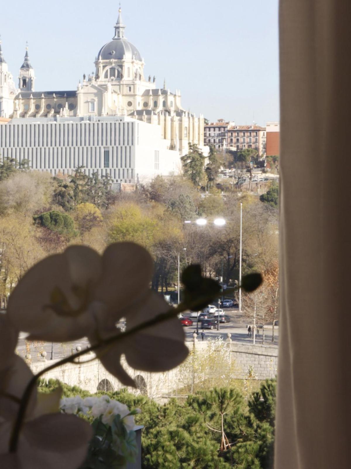 Encantador Alojamiento Junto Al Vibrante Corazon De Madrid Rio Bagian luar foto